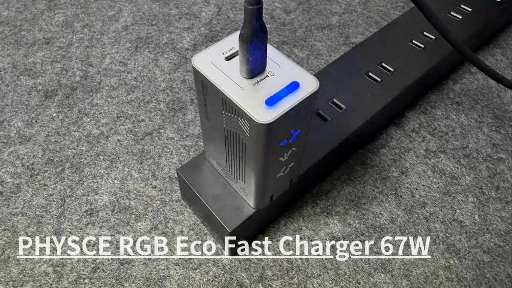 【実機検証】PHYSCE RGB Eco Fast Charger 67W レビュー：大人のデスクに遊び心を添える個性派GaN充電器